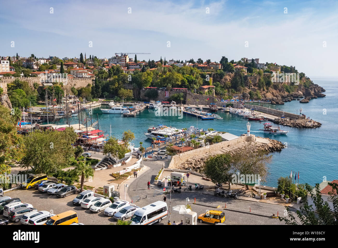 Puerto en el casco antiguo de Antalya, Turquía Fotografía de stock - Alamy