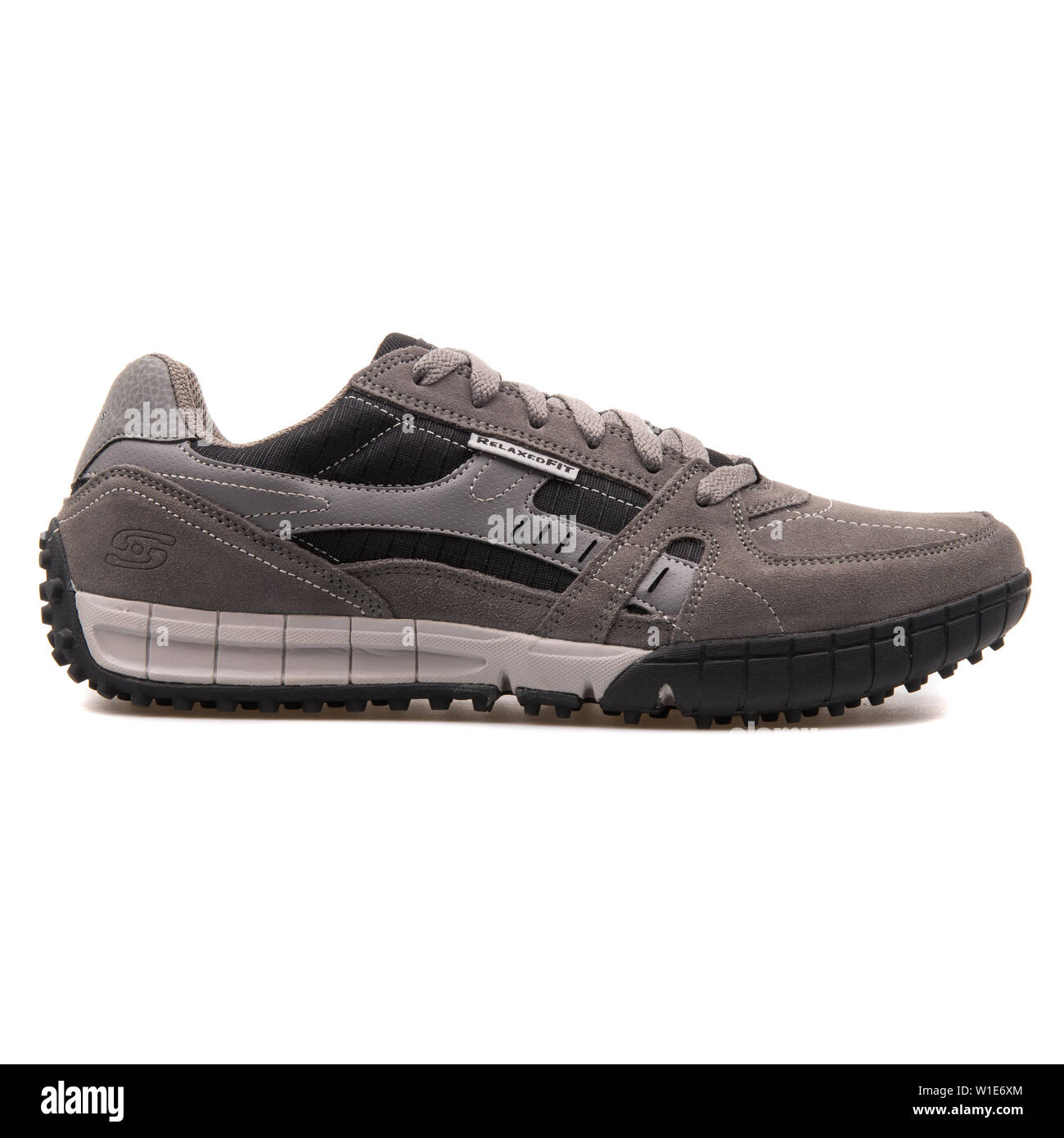 Skechers Floater gris y negro Men's Sneakers 51328-BKGY Fotografía de stock - Alamy
