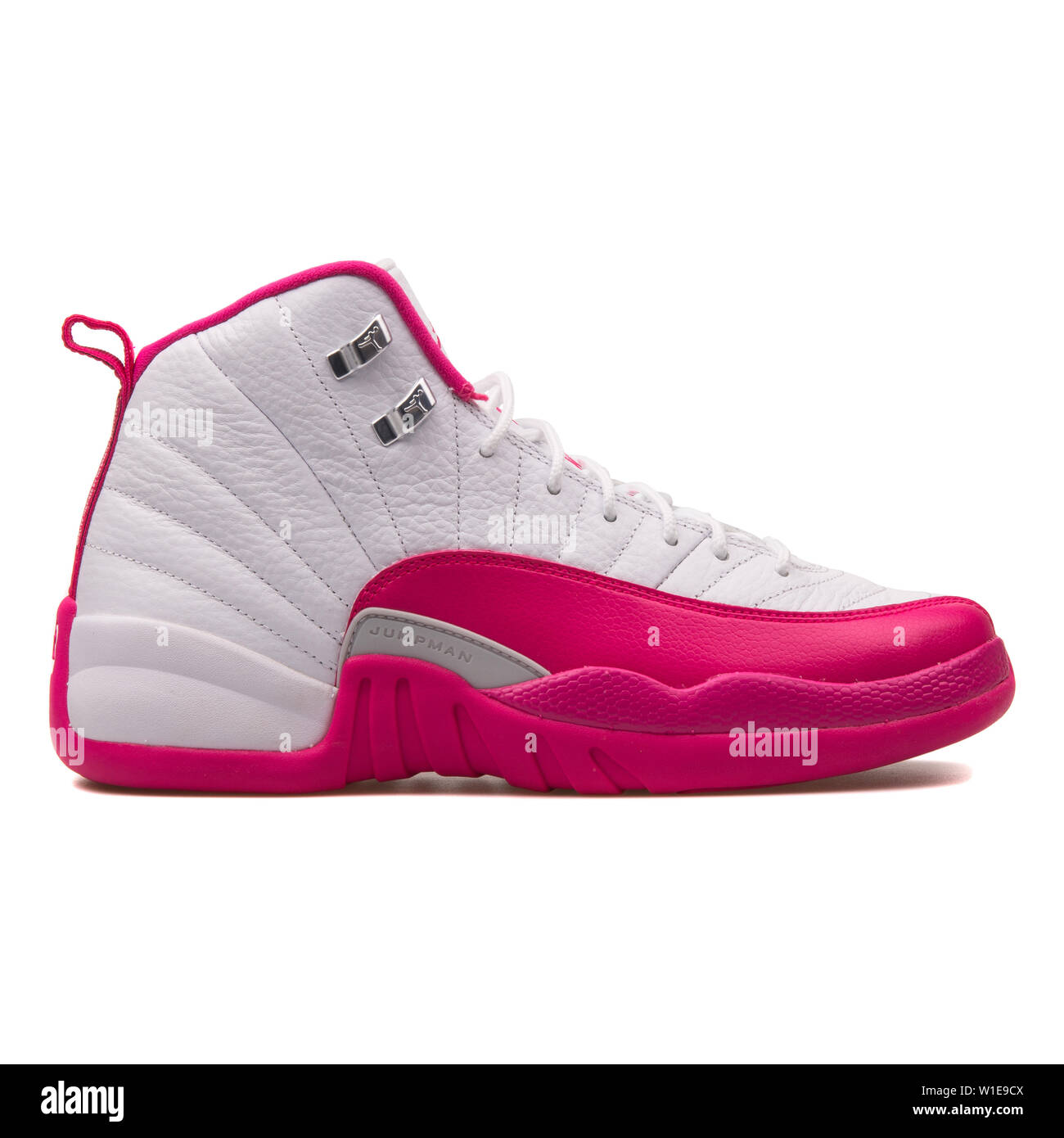 Zapatillas Nike Air Jordan Imágenes recortadas de stock - Alamy
