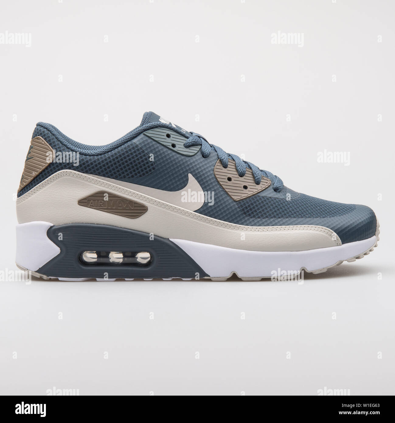 Zapatillas Nike Air Max 90 Fotos e Imágenes de stock - Página 4 - Alamy