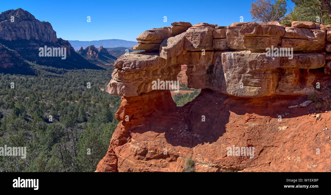 Cerca de la Merry Go Round Arco Oriental de Mitten Ridge en Sedona, Arizona, Estados Unidos de América, América del Norte Foto de stock