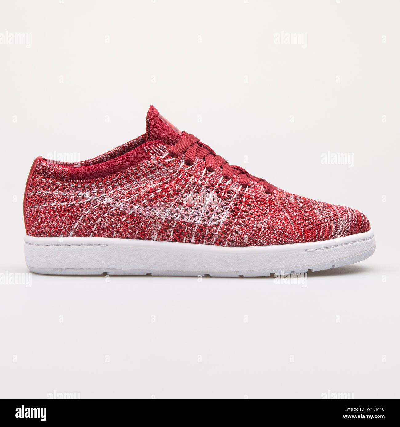 especificación Caligrafía Supone Zapatillas de tenis nike fotografías e imágenes de alta resolución - Alamy