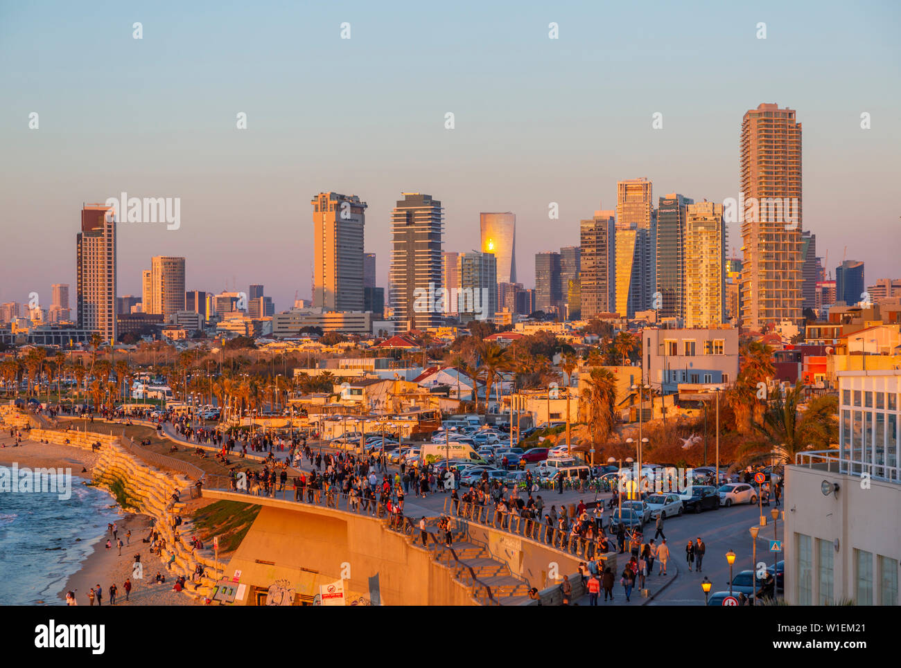Vista de Tel Aviv desde la ciudad vieja de Jaffa al atardecer, Tel Aviv, Israel, Oriente Medio Foto de stock