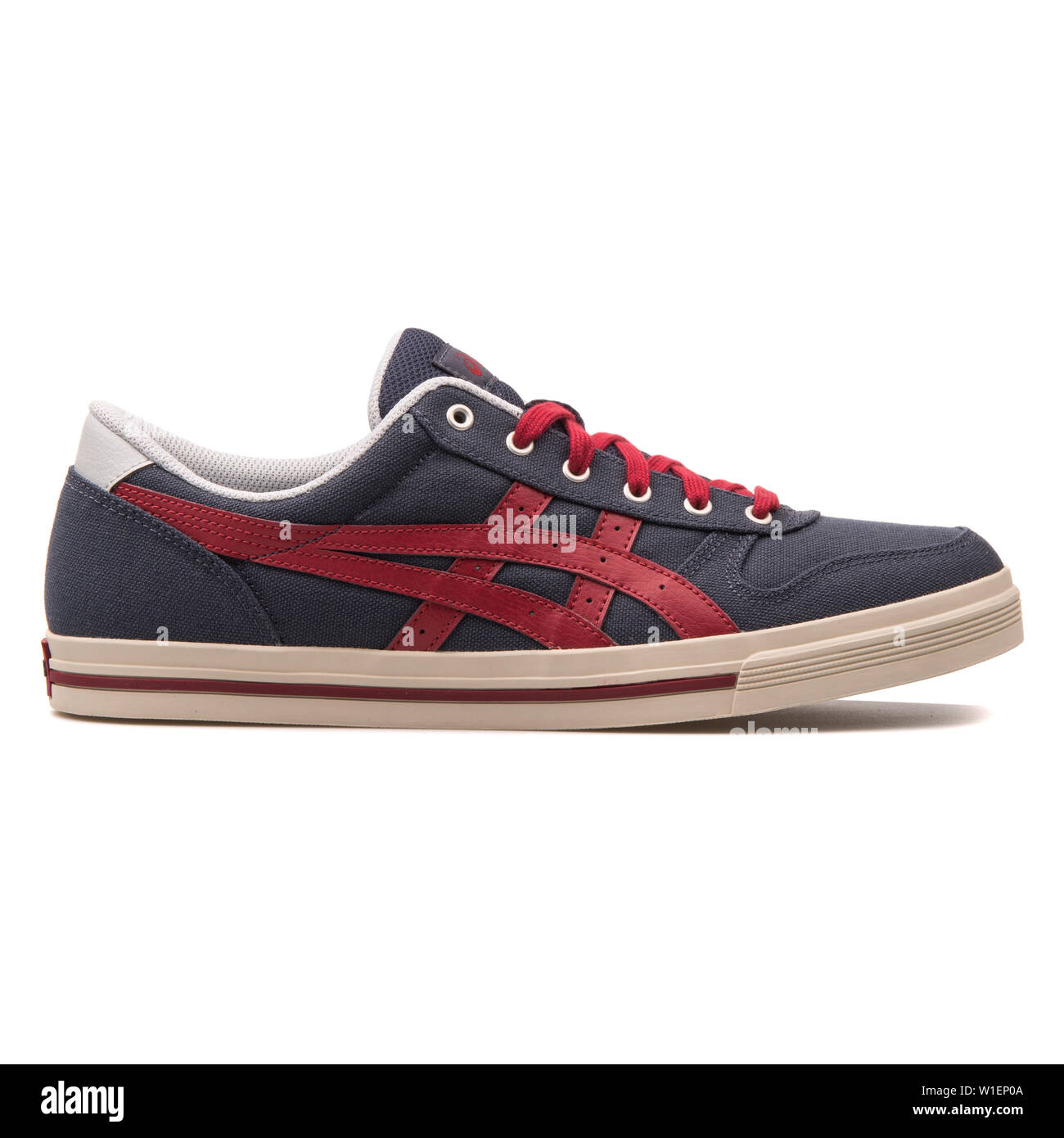 Asics top aaron blancas