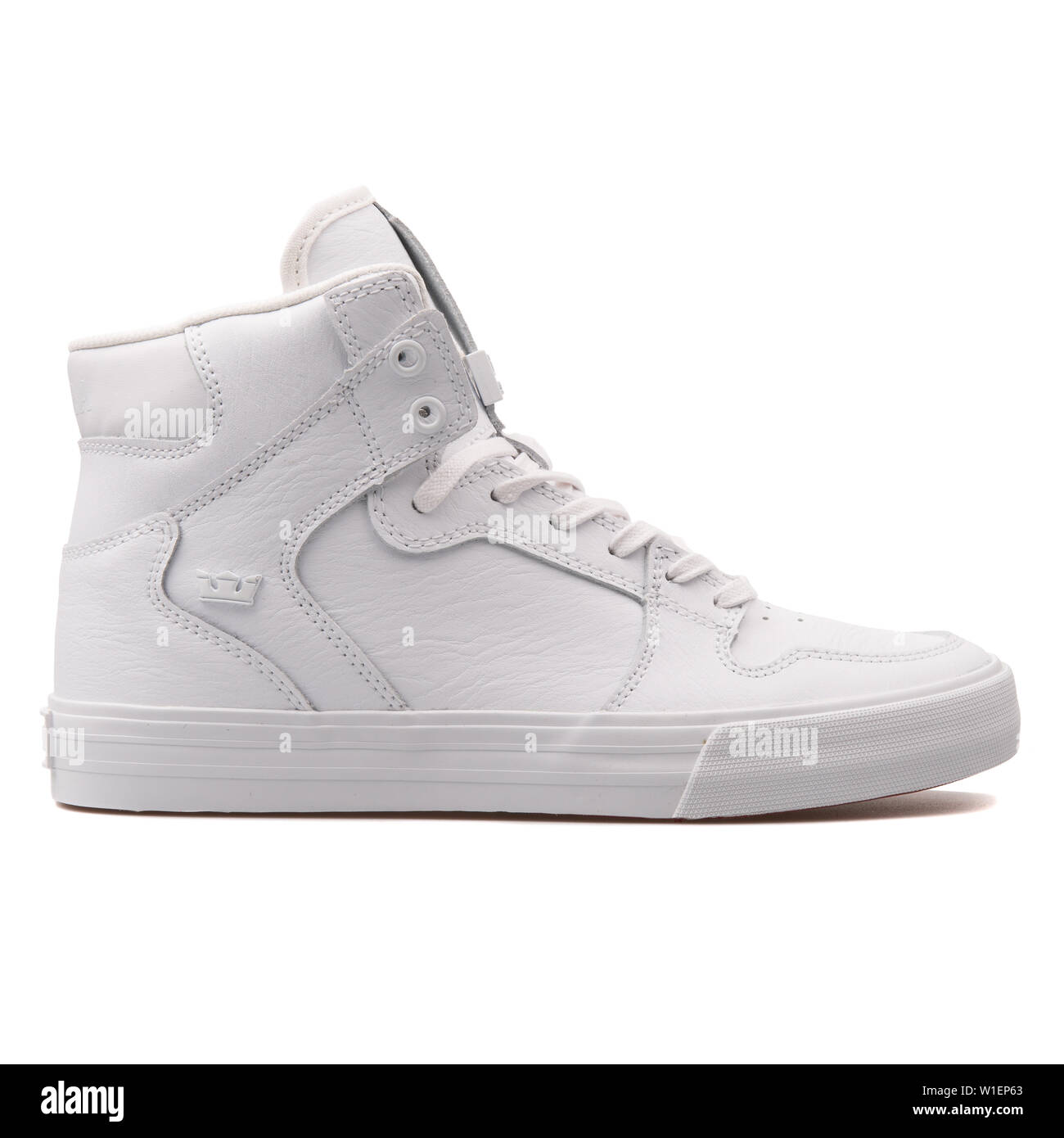 Viena Austria Agosto 10 2017 Supra Vaider zapatillas blancas