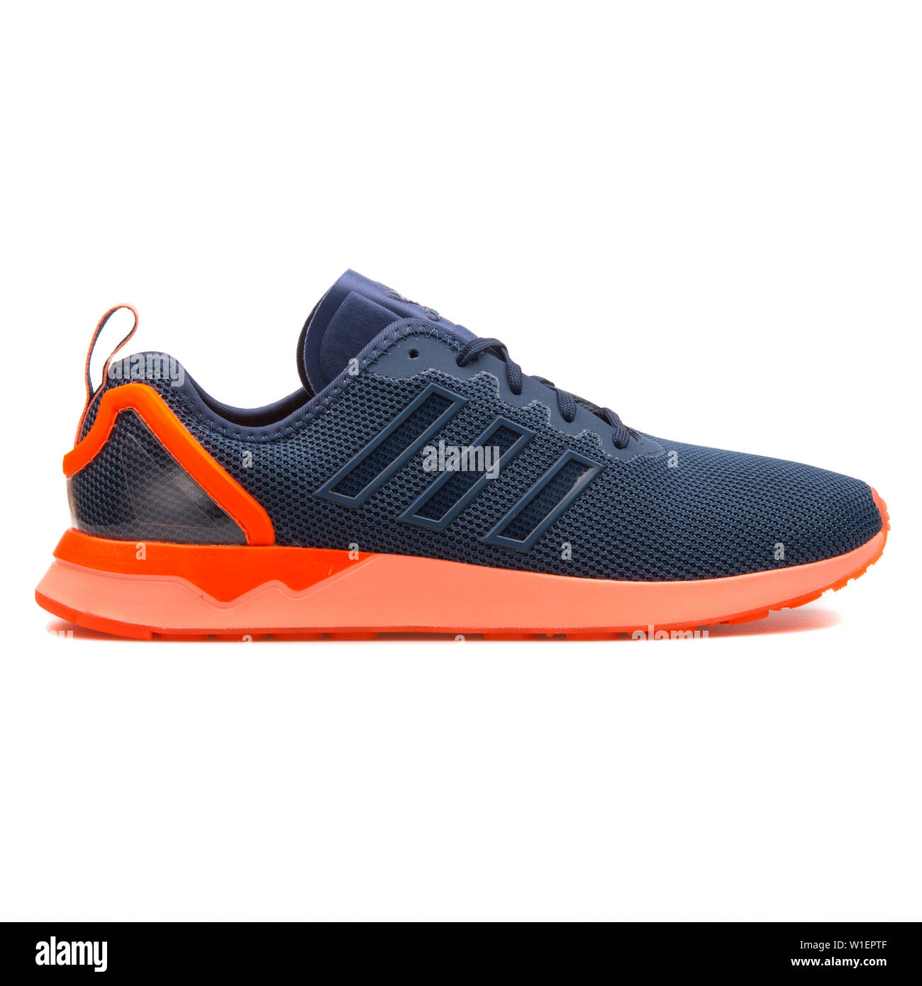 Zapatillas adidas azul naranja e imágenes de alta resolución - Alamy