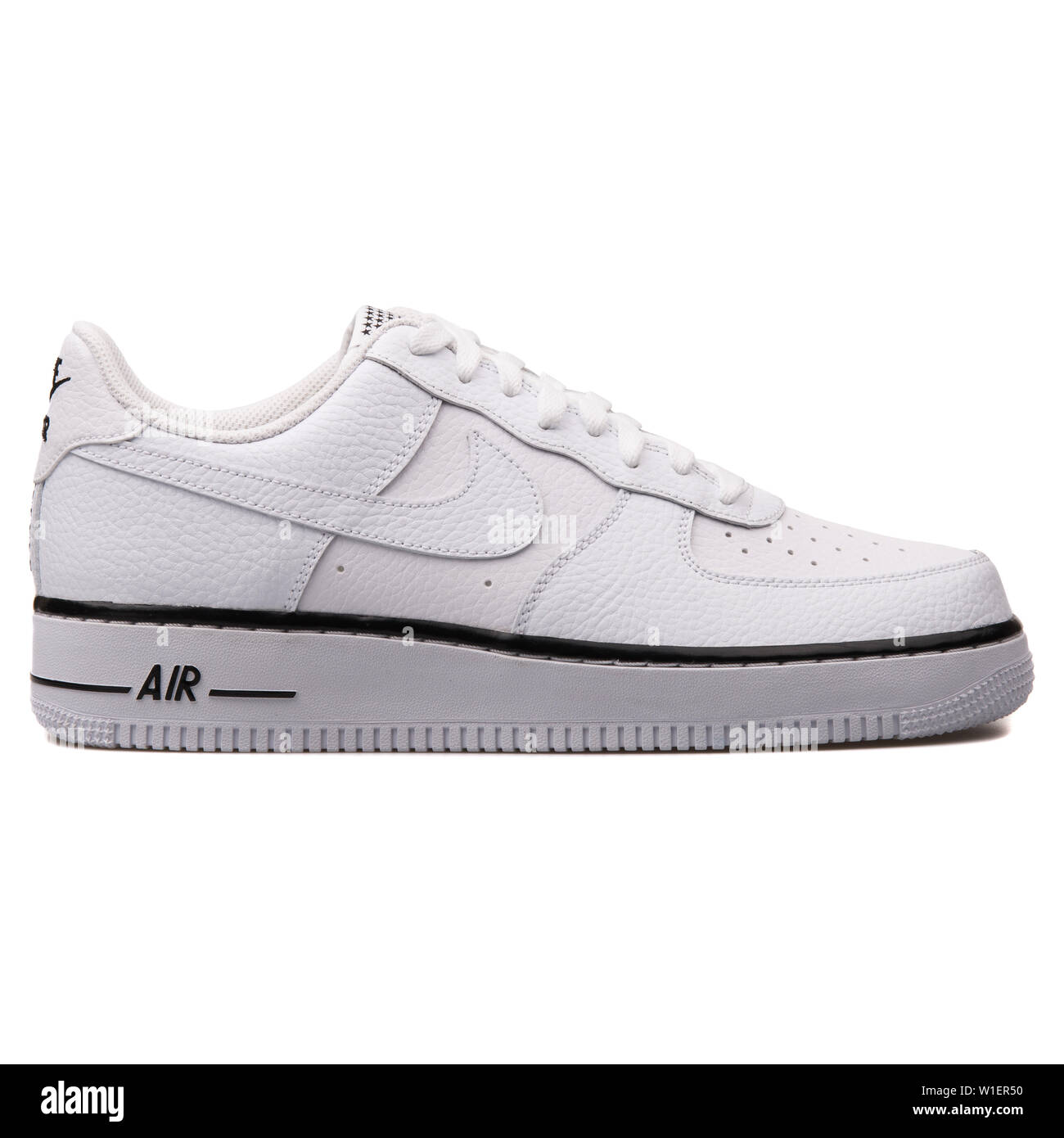 White nike air force one trainers Imágenes recortadas de stock - Alamy