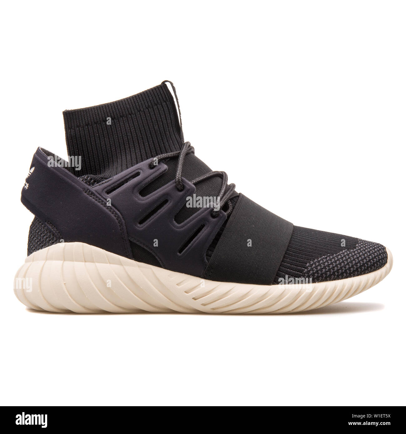 Adidas black Imágenes recortadas de stock - Página 3 - Alamy