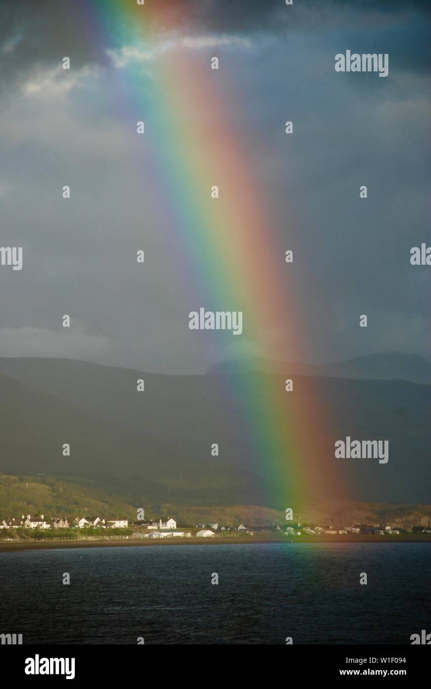 Arco iris en la isla de Lewis ferry Foto de stock