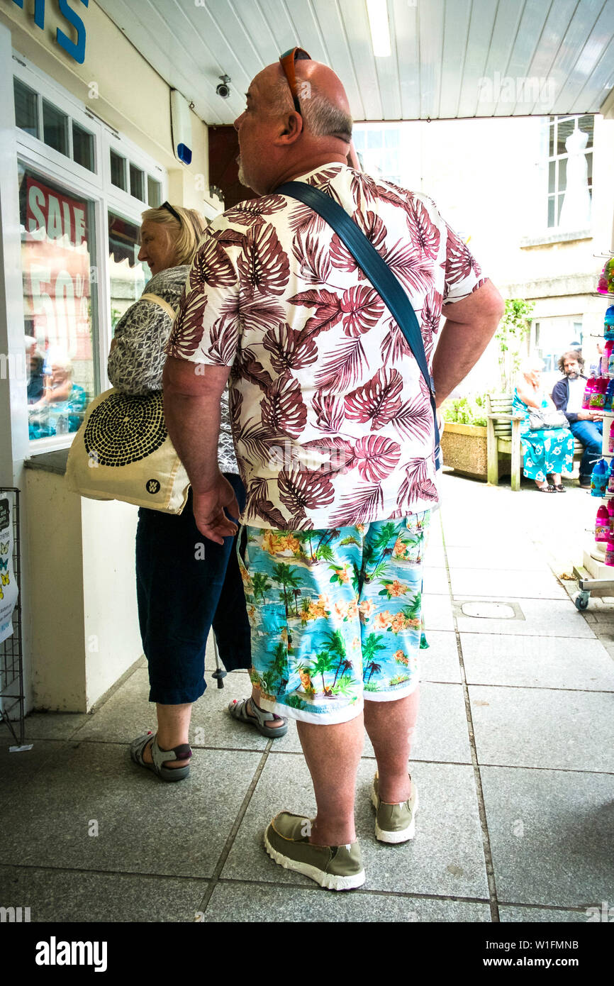 Un turista, vistiendo ropa de colores. Foto de stock