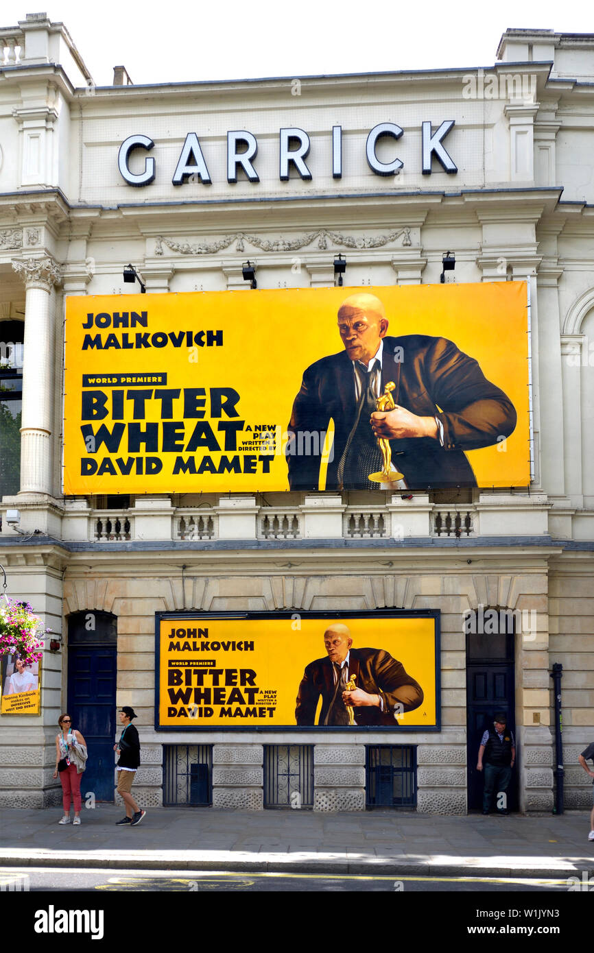 Londres, Inglaterra, Reino Unido. Trigo amargo (David Mamet) protagonizada por John Malkovich en el Teatro Garrick, julio de 2019 Foto de stock
