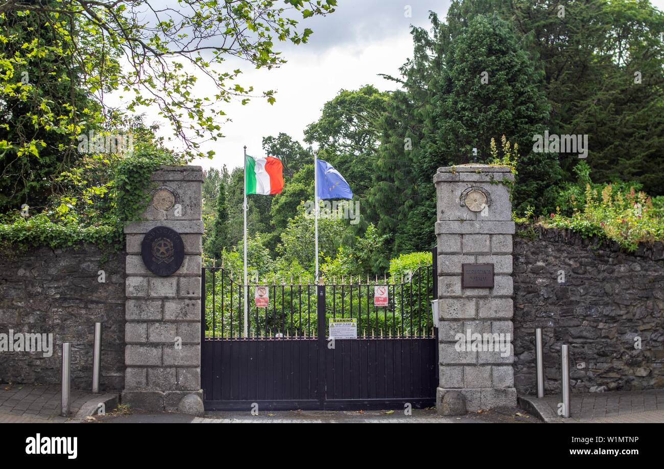 La entrada a la residencia del embajador italiano en Lucan House, , Condado de Dublín, Ireland.Patrick Sarsfield residencia original. Foto de stock