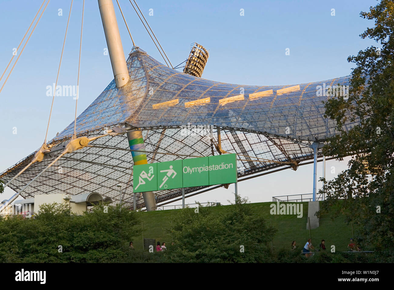 El Estadio Olímpico y la Torre Olímpica, Munich, Baviera, Alemania Foto de stock