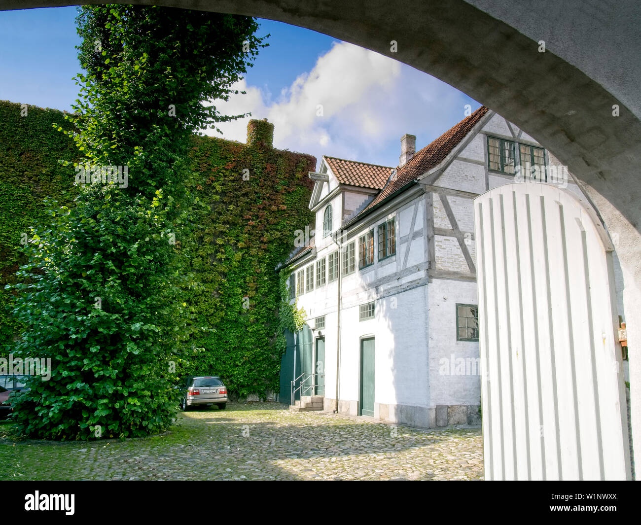 Casa del bastidor en un patio en Helsingoer, Sjaelland, Dinamarca. Foto de stock