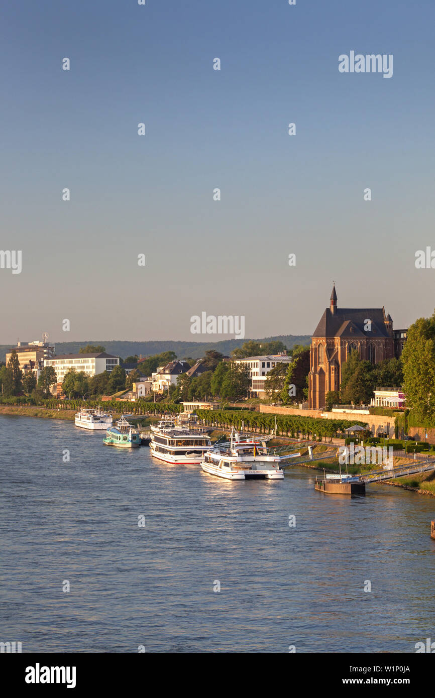 Vista sobre el río Rin en Bonn en el norte, Renania del Norte-Westfalia, Alemania Foto de stock