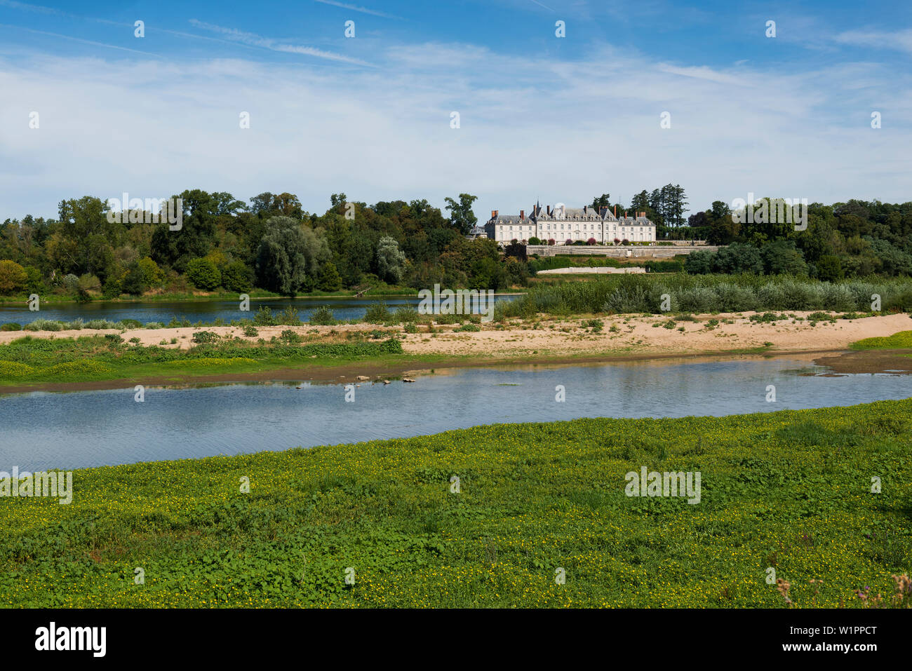 Pequeño castillo cerca de Chaumont-sur-Loire, Loire, el departamento de Loir-et-Cher, Francia Foto de stock