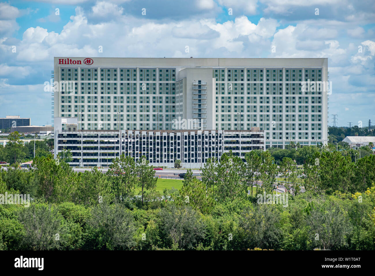 Orlando, Florida. Julio 01, 2019 . Vista panorámica de la Torre Hilton Orlando desde Aquatica en el área de International Drive. Foto de stock