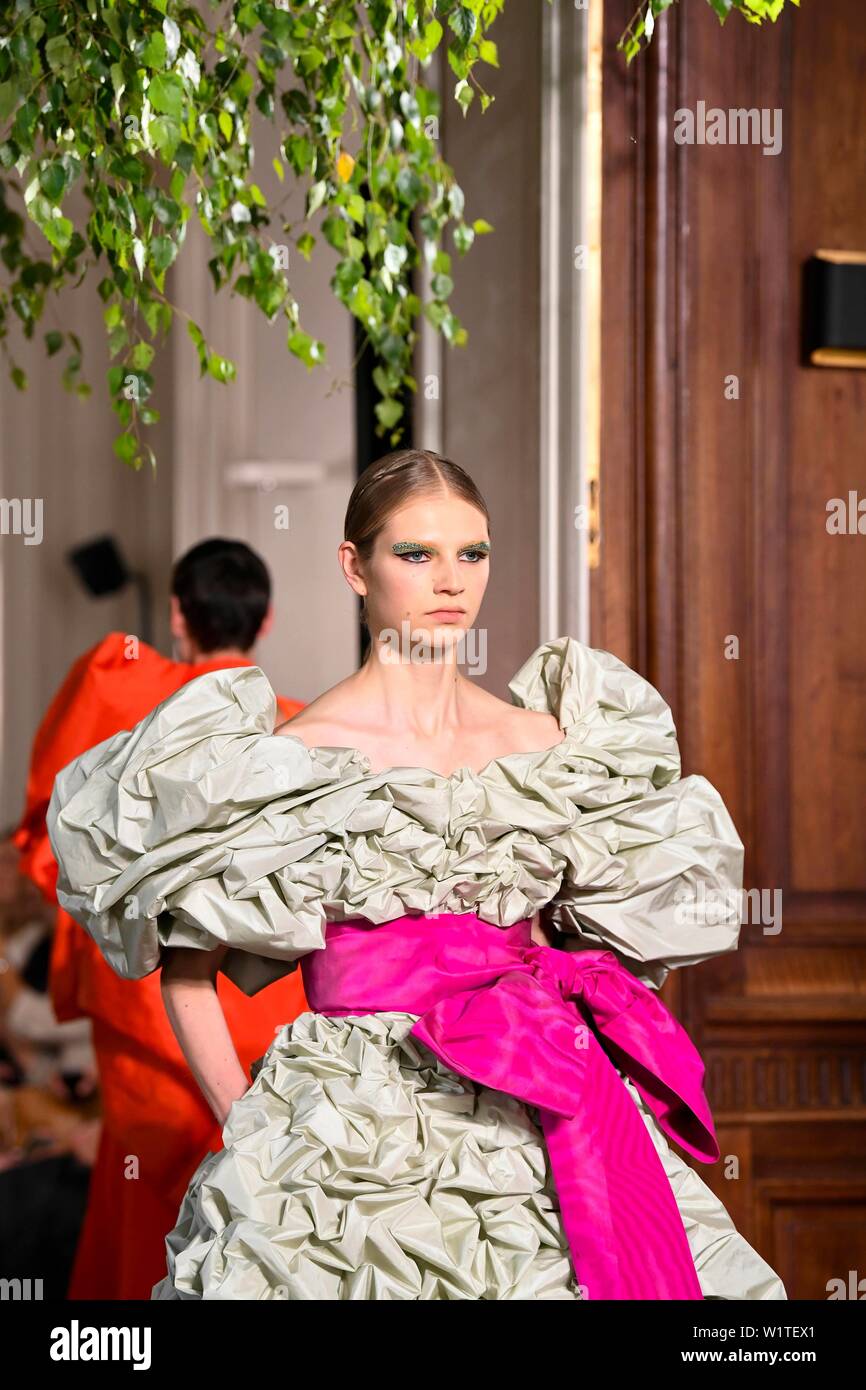 Valentino Alta Costura de Par s oto o invierno Morena modelo