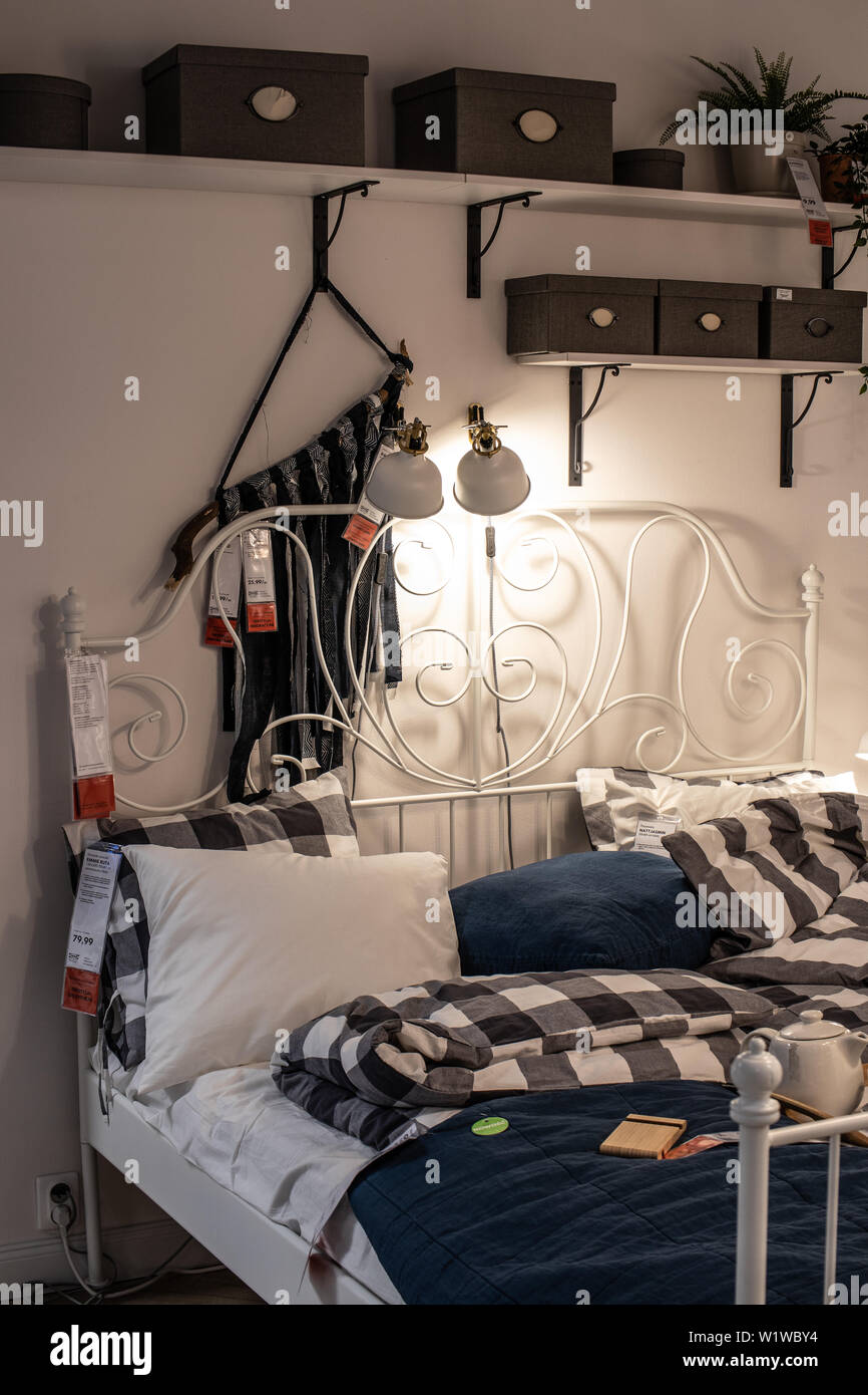 Ikea bed fotografías e imágenes de alta resolución - Alamy