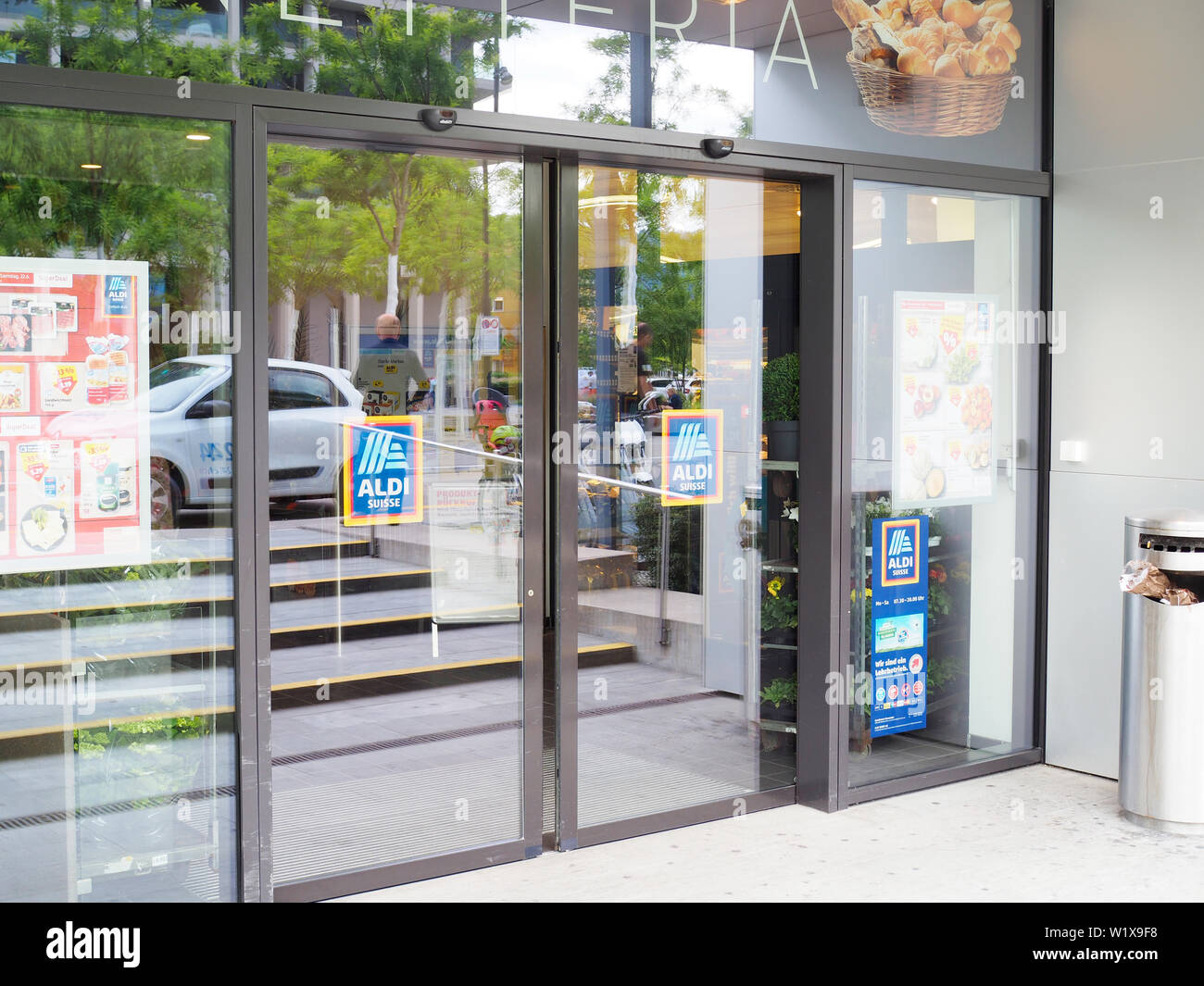 Aldi suisse fotografías e imágenes de alta resolución Alamy