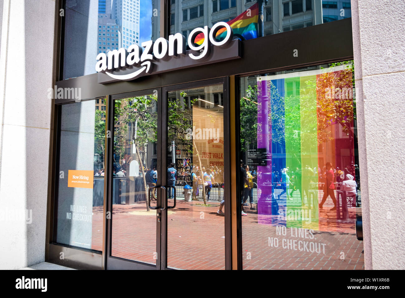 Junio 30, 2019 San Francisco / CA / USA - Amazon vaya entrada de la tienda, en el centro de San Francisco; Amazonas Go es una cadena de tiendas de conveniencia cashless con un Foto de stock