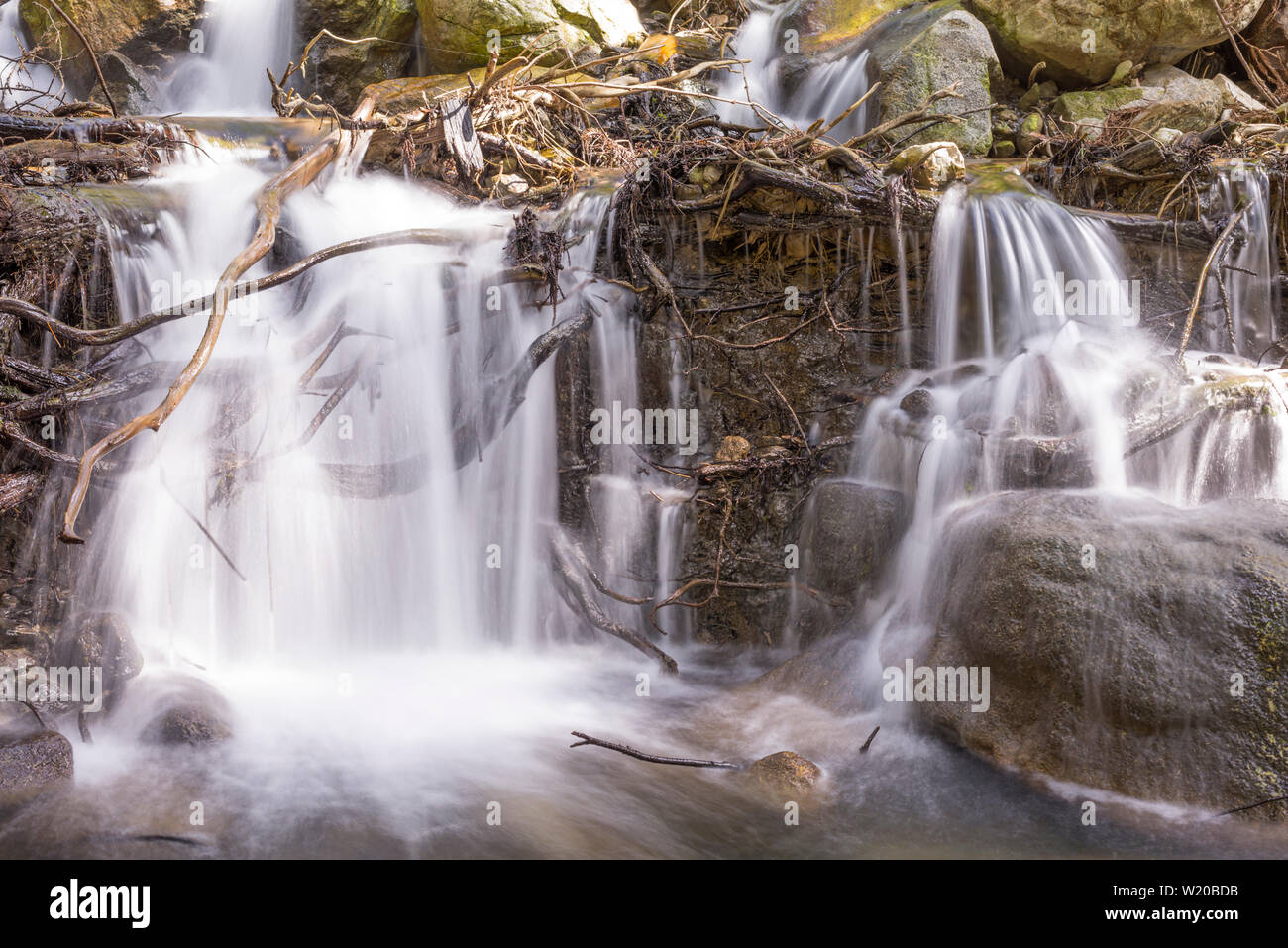 El agua que fluye en la calera Creek. Calera State Park, Big Sur, California, Estados Unidos. Foto de stock