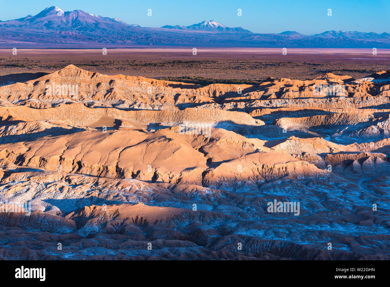 Formaciones salinas en el Valle de la Luna (español para el valle de la luna), también conocido como la Cordillera de la sal (en español para la Cordillera de Sal), Los Flamencos Nati Foto de stock