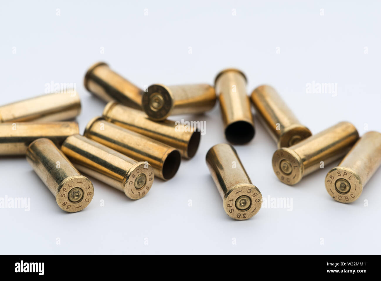 Muchos Cartuchos Y Balas Para Armas Traumáticas Imagen de archivo - Imagen  de calibre, arma: 233786945