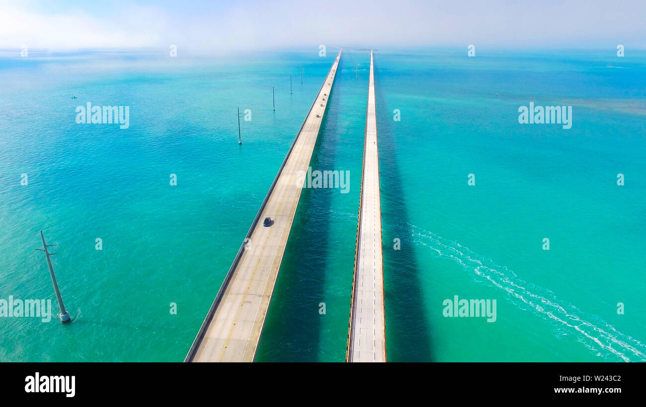 Seven Mile Bridge. Camino interminable, vista aérea, los Cayos de Florida. Ee.Uu.. Foto de stock