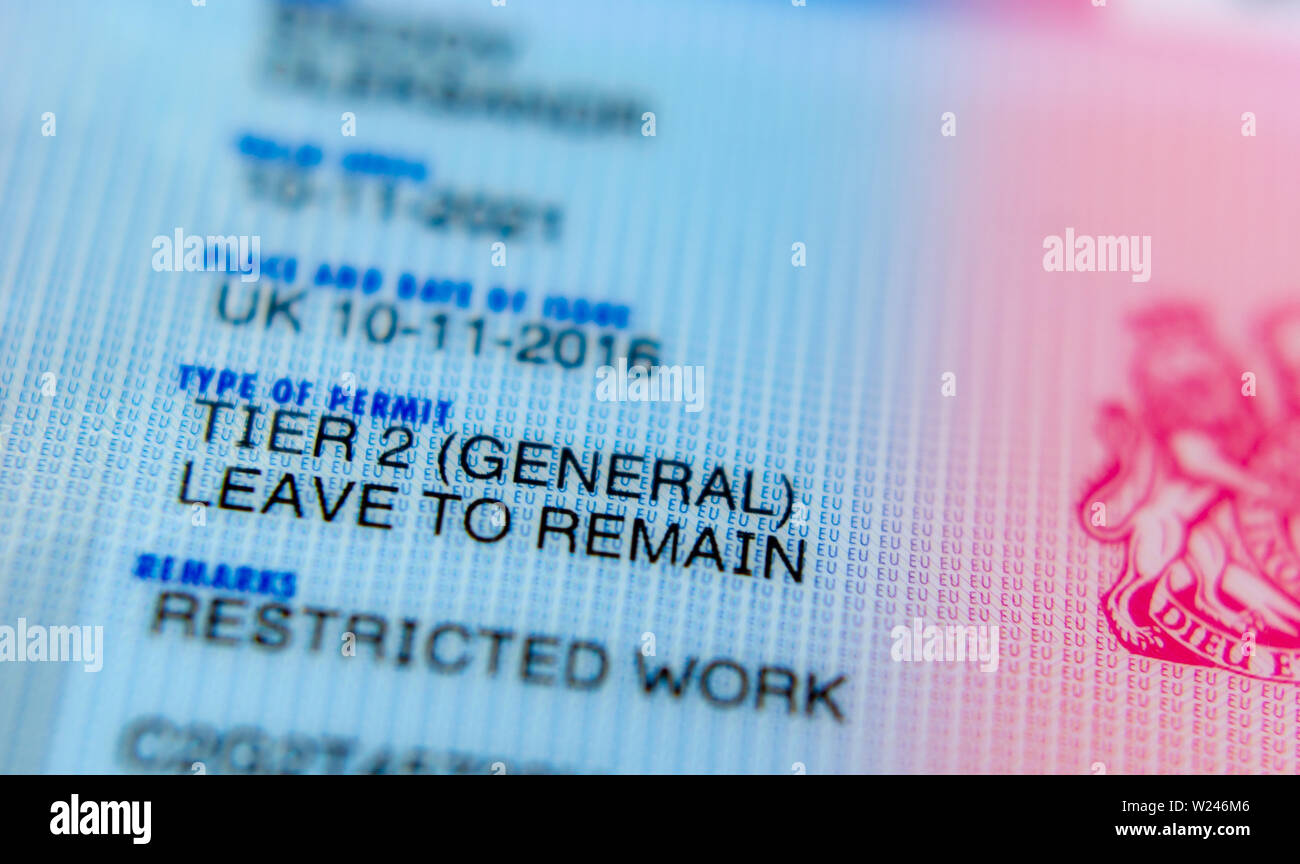 UK Visa de Nivel 2 BRP (Permiso de Residencia) tarjeta biométrica macro fotografía. Foto de stock
