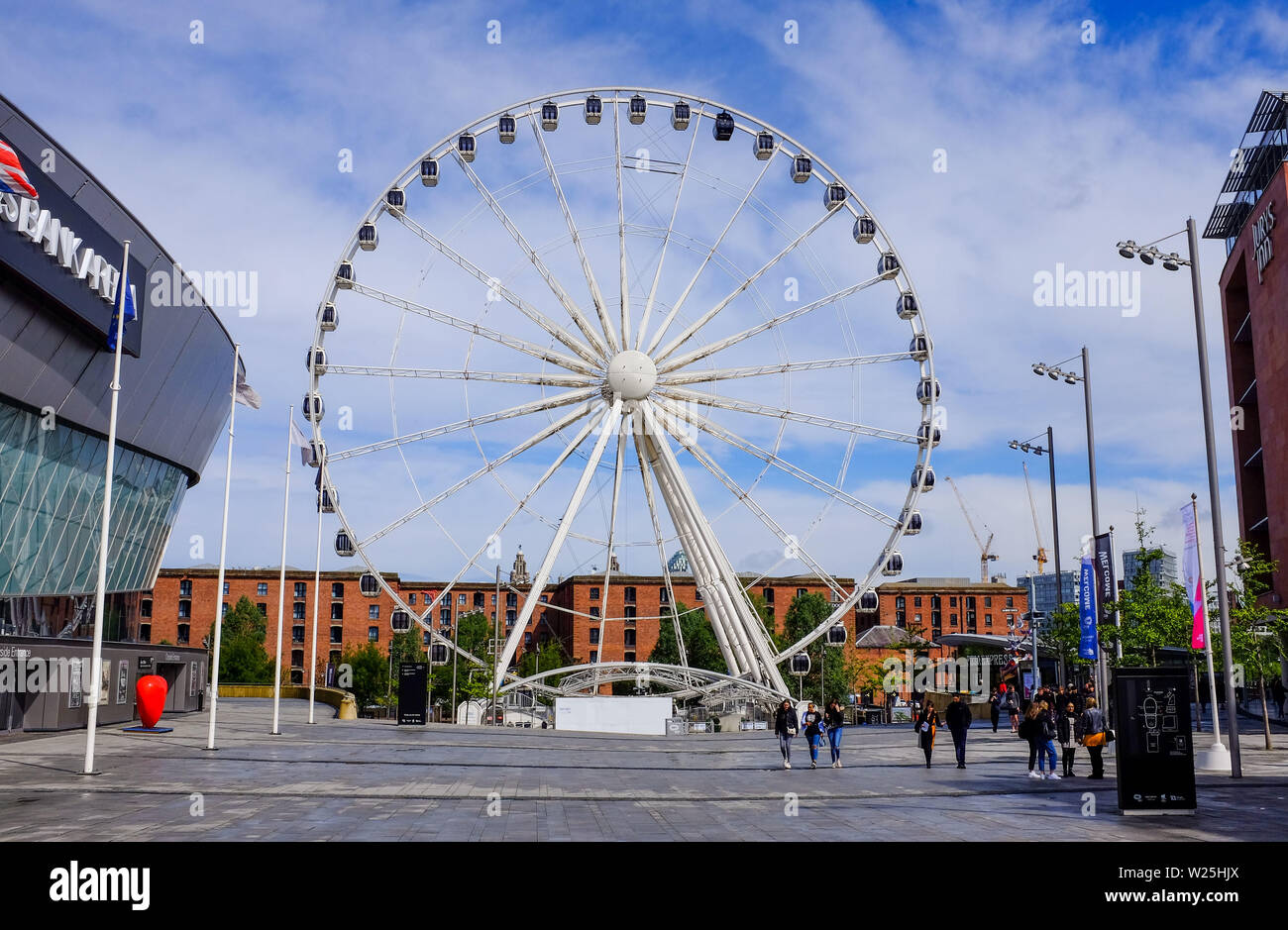 Liverpool Merseyside UK - La rueda de la noria de Liverpool ride Foto de stock