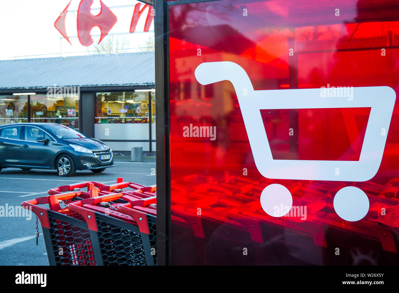 Carrefour Market Fotos e Imágenes de stock - Página 2 - Alamy