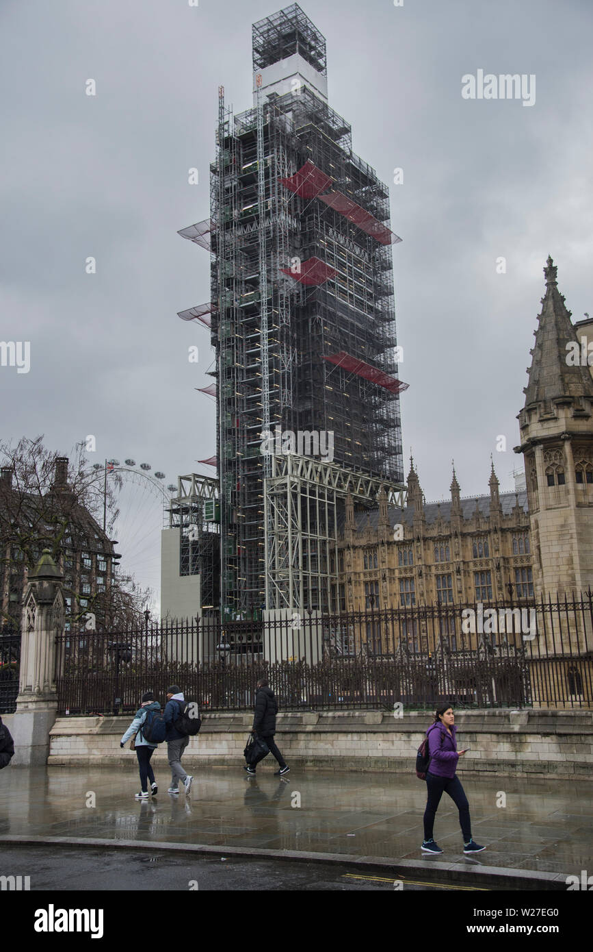 Elizabeth Tower y el Big Ben obras de conservación. Durante cuatro años la campana será silencioso para obras de renovación que tendrá lugar en el Parlamento, el reloj y la campana de la torre. Foto de stock