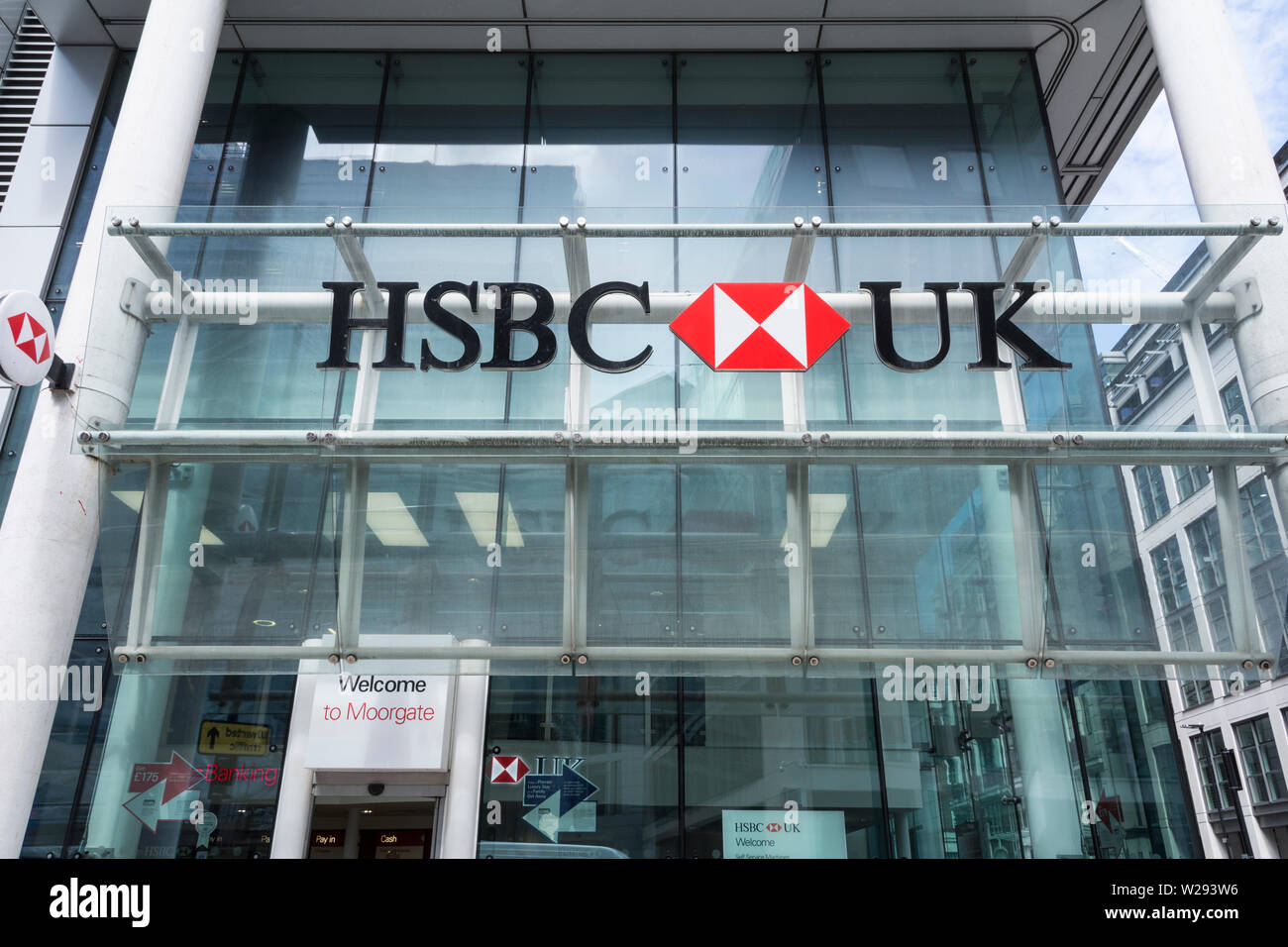 Signage fuera el banco HSBC, City of London, Londres, Reino Unido  Fotografía de stock - Alamy