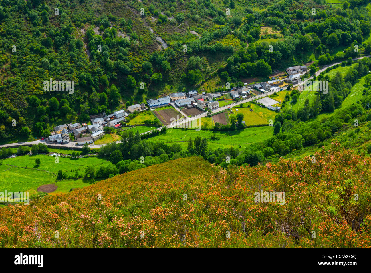Fondos de Vega village, Fuentes del Narcea, Degaña e Ibias ...