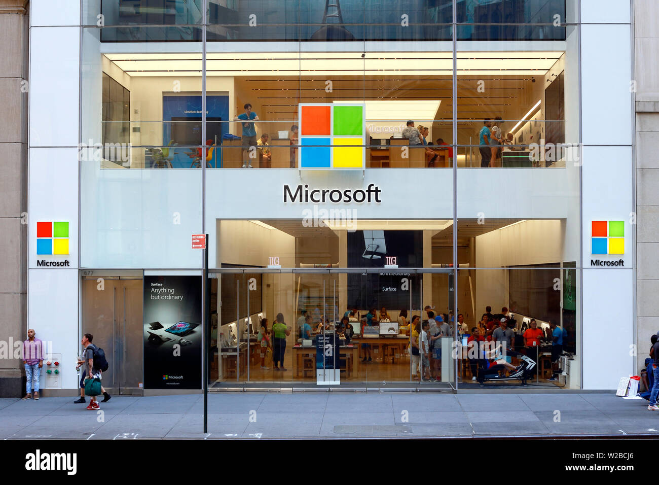 Microsoft Store, 677 Fifth Avenue, Nueva York, NY Foto de stock