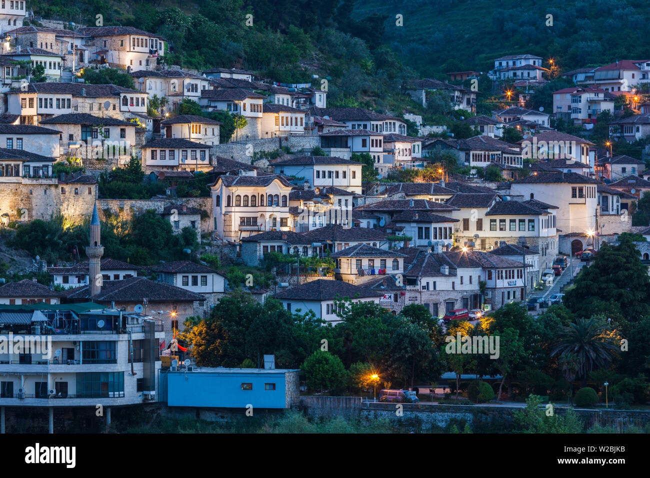 Albania, Berat, edificios de la época otomana, dawn Foto de stock