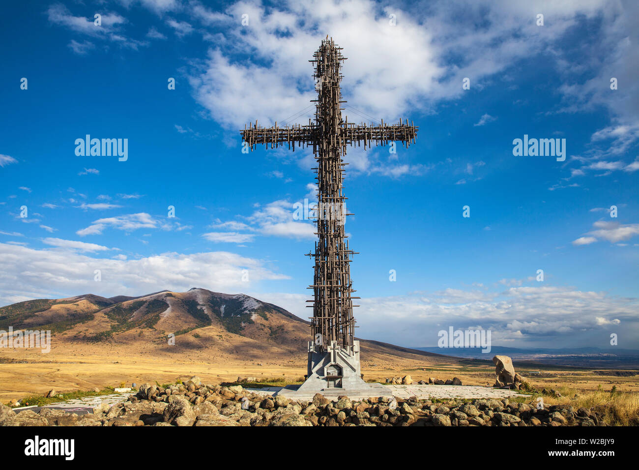 Armenia, Artashavan, cruz gigante que consta de 1712 Grandes y pequeñas cruces que simbolizan el cristianismo como religión oficial Foto de stock