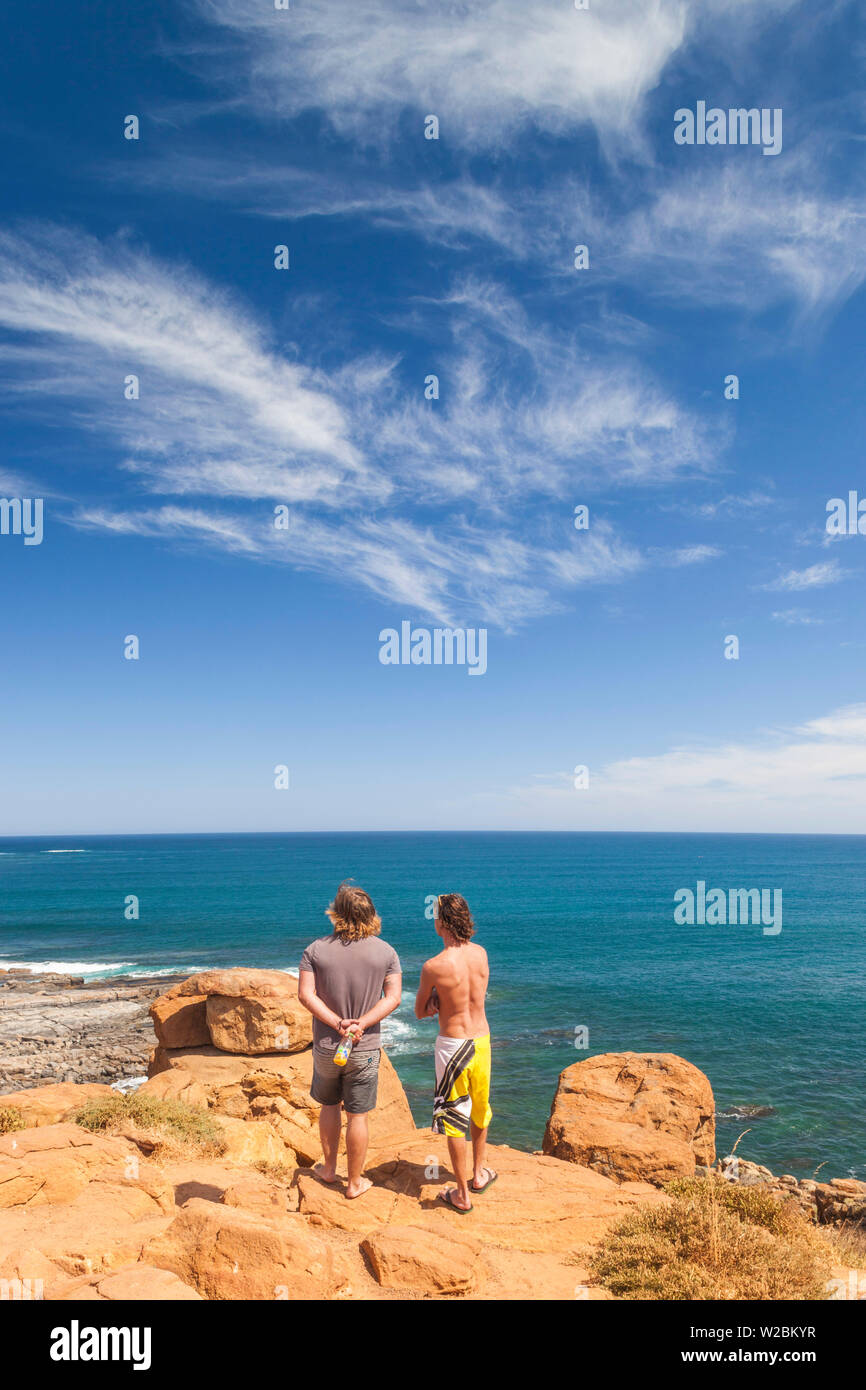 Australia, Australia Occidental, en el suroeste, Prevelly, surfistas, con visitantes, NR Foto de stock