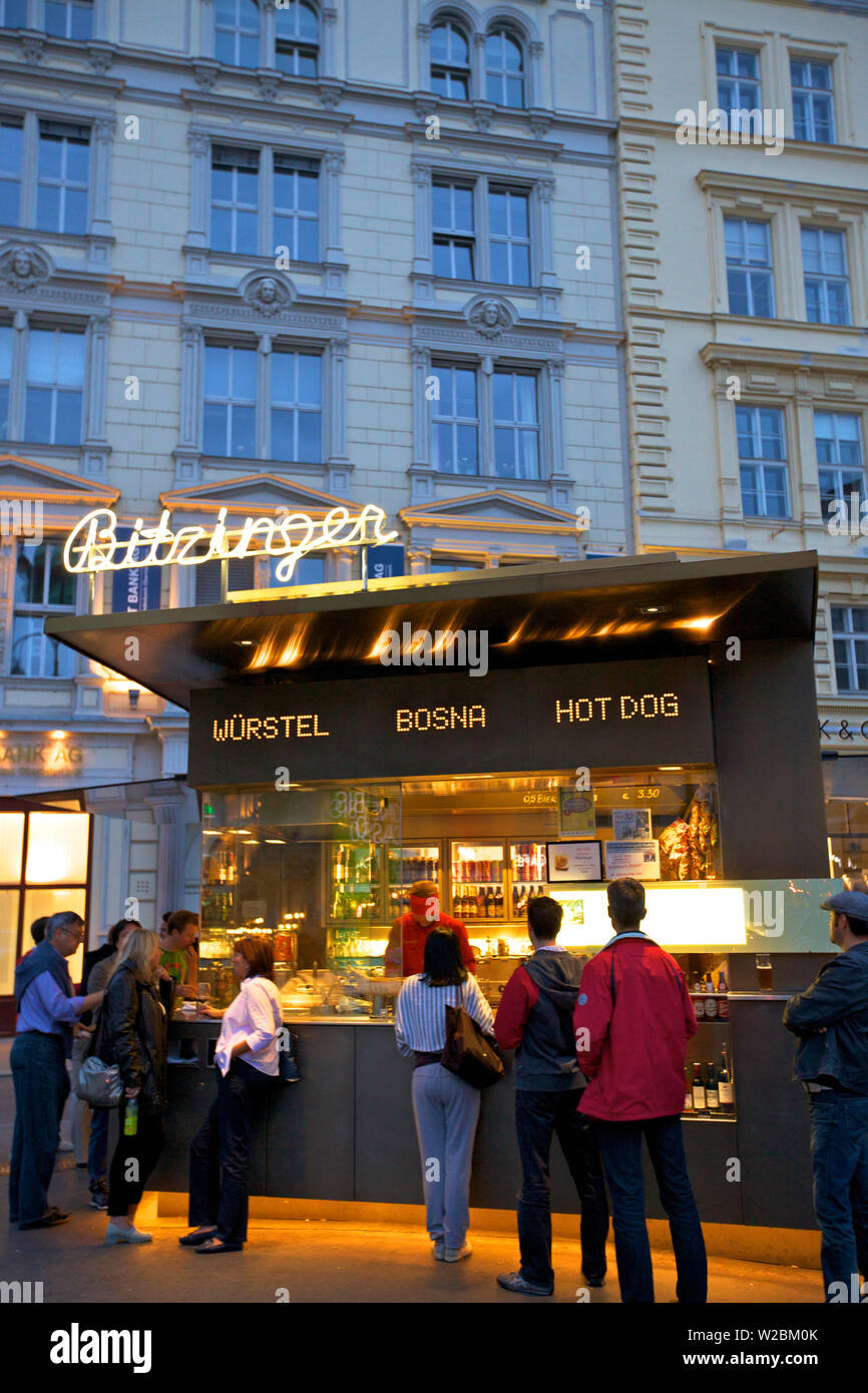 Puesto de comida, Viena, Austria, Europa Central Foto de stock