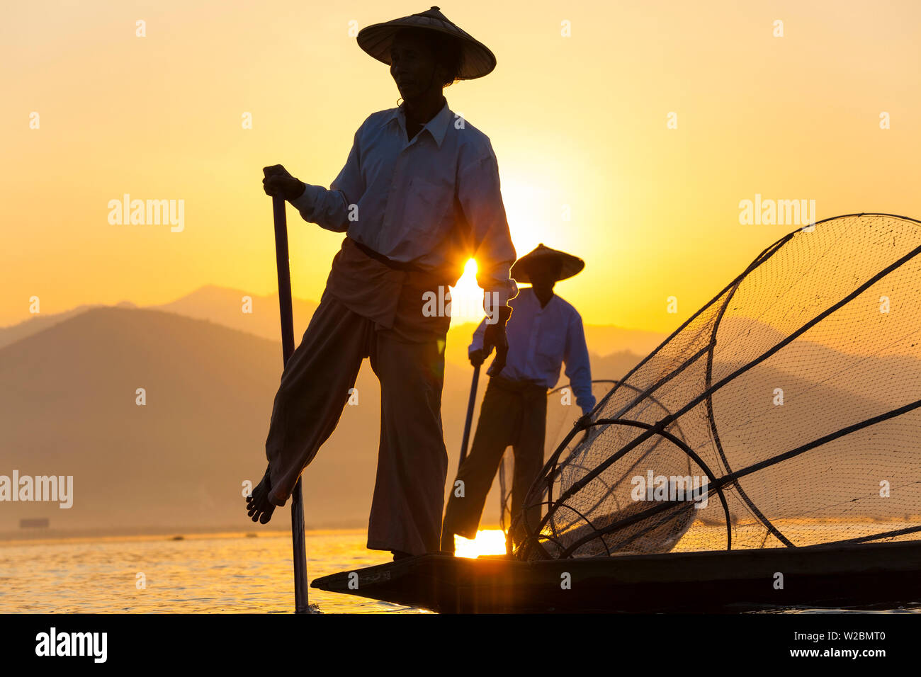 Pescador Intha, estado de Shan - Lago Inle, Myanmar (Birmania) Foto de stock