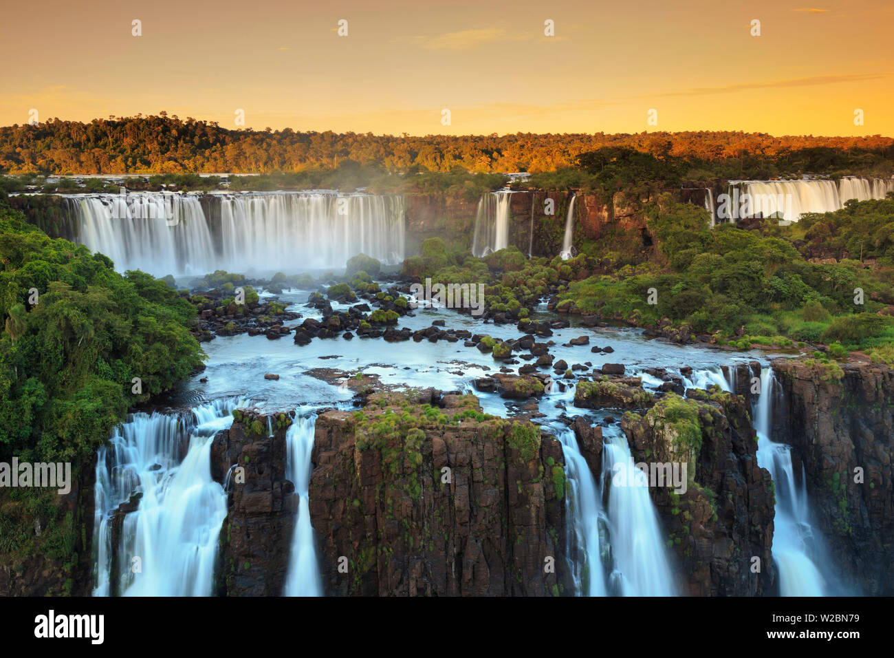 Brasil, Paraná, Parque Nacional Iguazu Falls (Cataratas do Iguacu) (UNESCO Sitio) Foto de stock