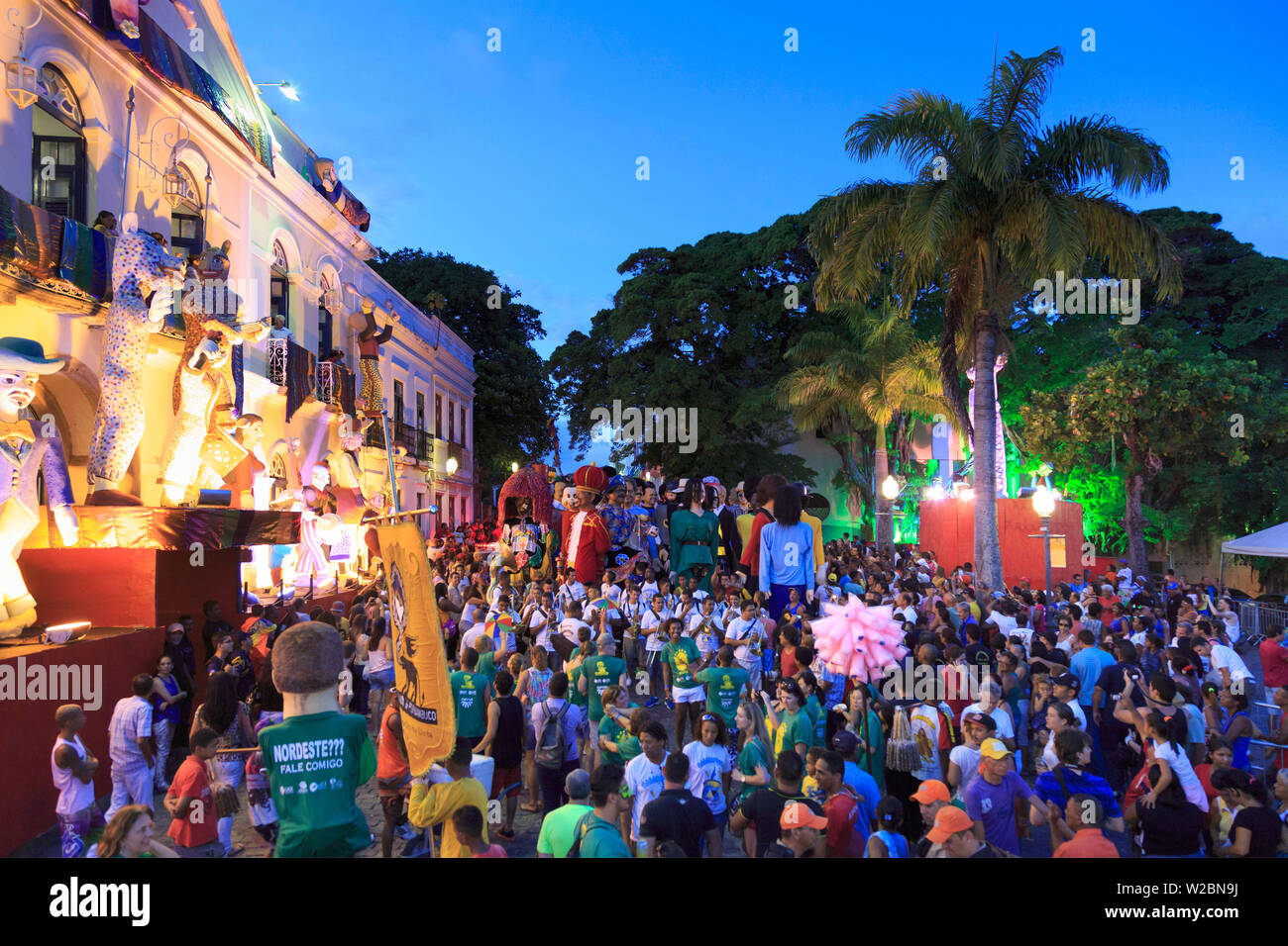 Olinda, Pernambuco, Brasil La Ciudad Vieja (UNESCO), marionetas gigantes del sitio durante la celebración del Carnaval Foto de stock