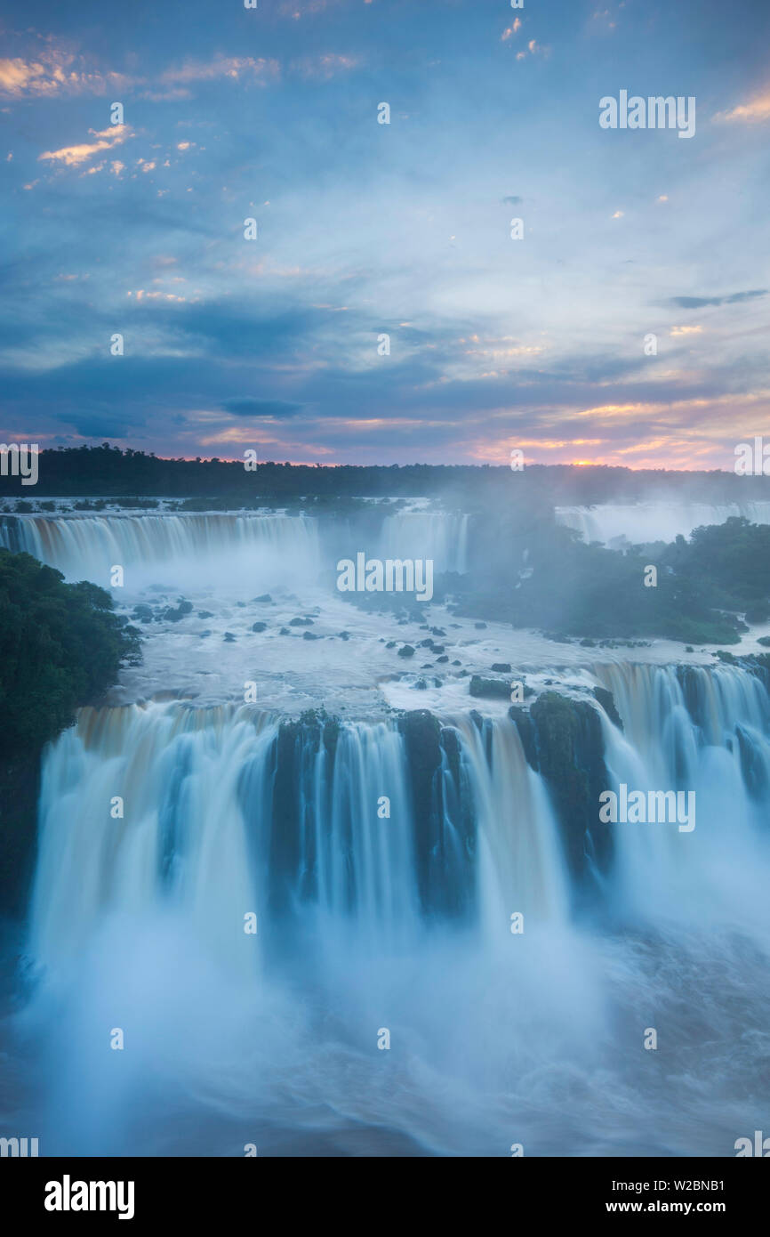Iguazu Falls, en el estado de Paraná, Brasil Foto de stock