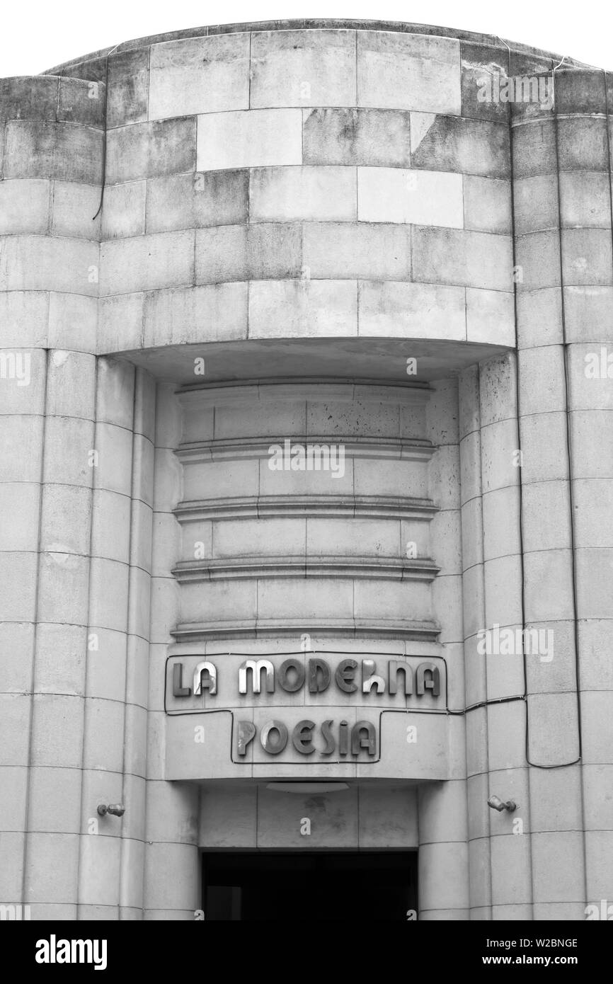 Libreria la moderna poesia fotografías e imágenes de alta resolución