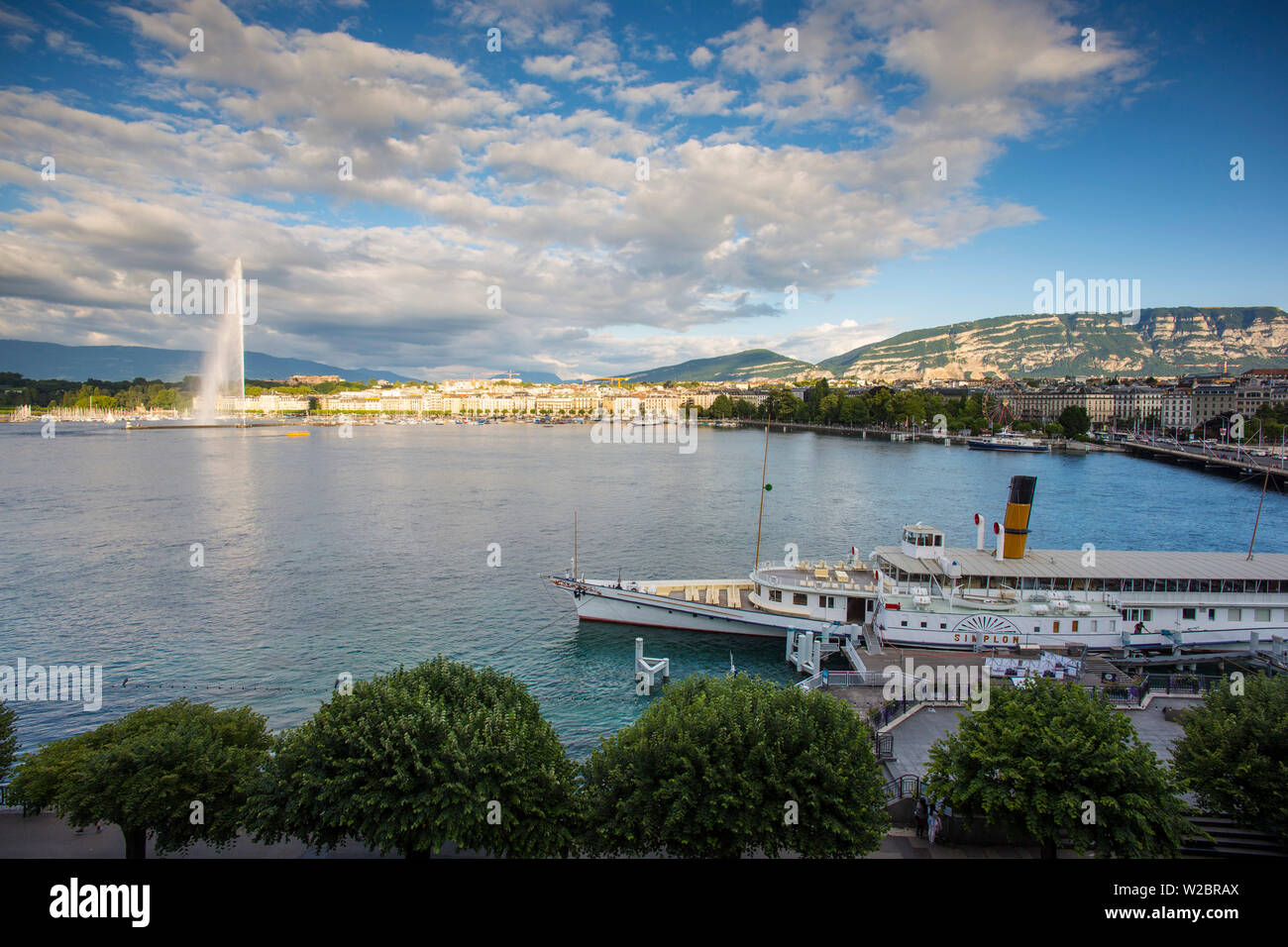 Jet d'eau en el lago de Ginebra, Ginebra, Suiza. Foto de stock