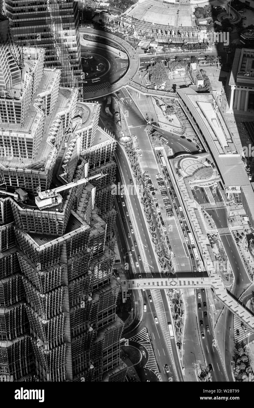 China, Shanghai, vistas al distrito financiero de Pudong, la torre Jin Mao, (casi) Foto de stock