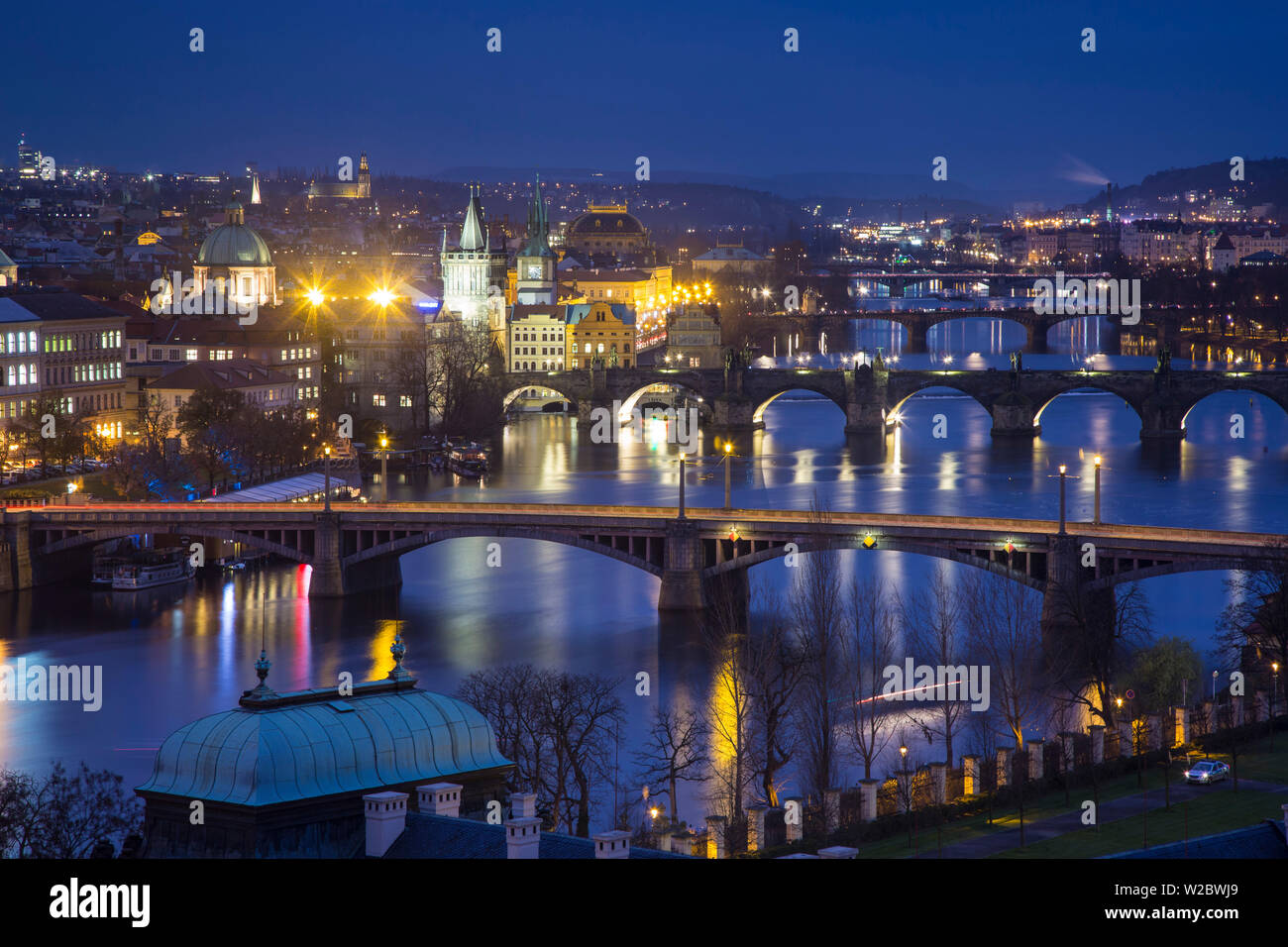 Vista del río Vltava, Praga, República Checa Foto de stock