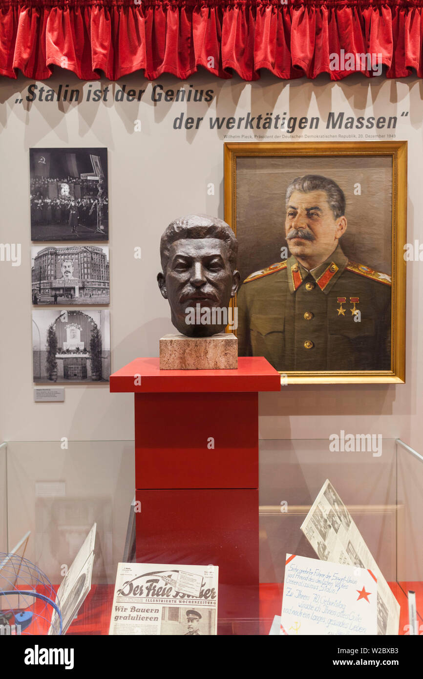 Alemania, Nordrhein-Westfalen, Bonn, Museumsmeile, Museo de la República Federal de Alemania, el busto de José Stalin Foto de stock