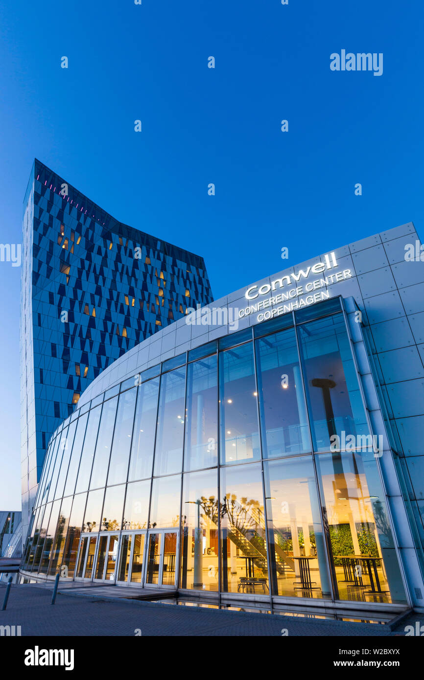 Dinamarca, Zelanda, Copenhague, Bella Sky Hotel Towers, el anochecer Foto de stock